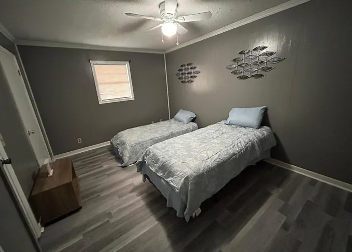 2 Bedroom Apartment In Calhoun